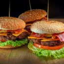На Чукотке открылся ресторан Hargin Burger, где готовят бургеры с олениной