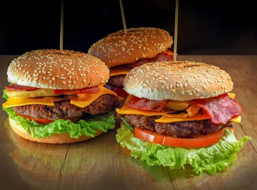 На Чукотке открылся ресторан Hargin Burger, где готовят бургеры с олениной  